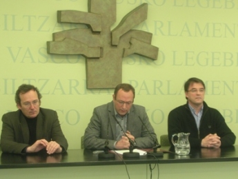 Lauren Uria, Juanjo Agirrezabala y Joseba Gezuraga durante la rueda de prensa.