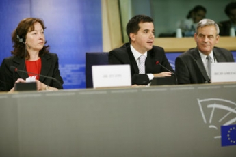 Jill Evans galesdarra, Mikel Irujo y Laszlo Tökes Transilvaniarra